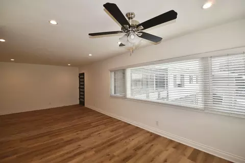4334 Mammoth Ave, Los Angeles, CA 91423 photo 2