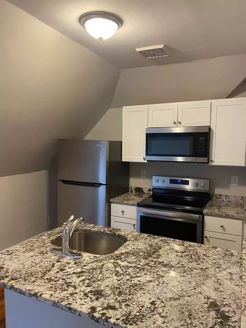 94 Oakland Ave, Providence, RI 02908