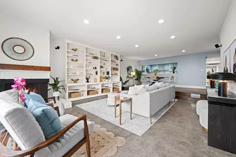 20 Ironsides St, Los Angeles, CA 90292