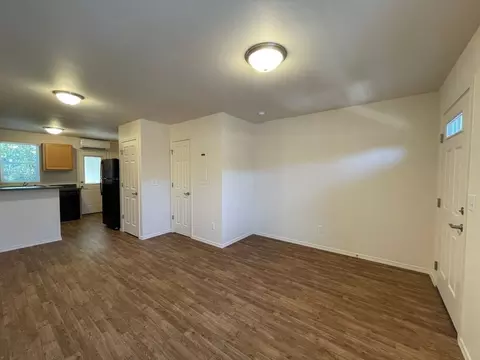 26 Owosso Dr, Eugene, OR 97404 photo 3