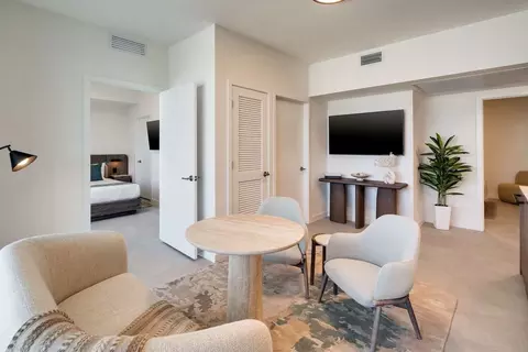 580 72nd St, Miami Beach, FL 33141