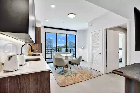 580 72nd St, Miami Beach, FL 33141
