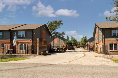 1521 Sherwood Forest St, Houston, TX 77043 photo 2