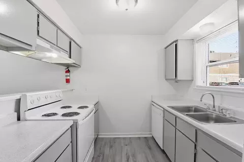 1521 Sherwood Forest St, Houston, TX 77043 photo 12