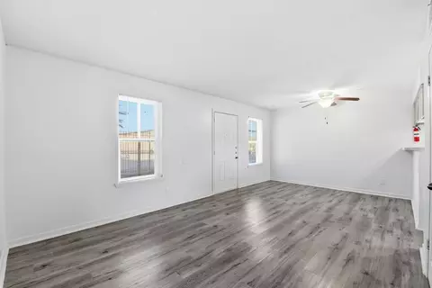 1521 Sherwood Forest St, Houston, TX 77043 photo 8