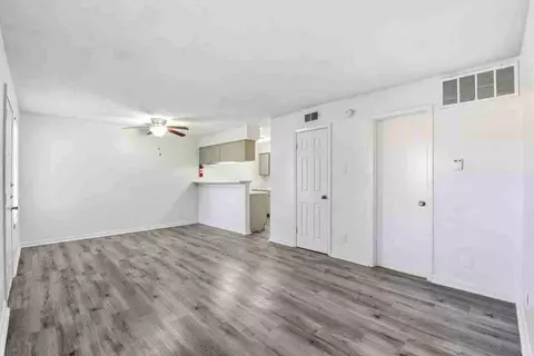 1521 Sherwood Forest St, Houston, TX 77043 photo 17