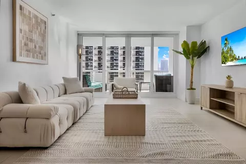 1717 N Bayshore Dr, Miami, FL 33132