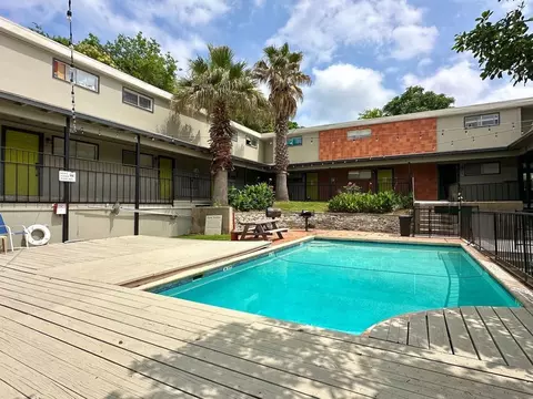 1204 N Lbj Dr, San Marcos, TX 78666