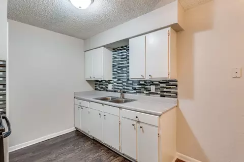 2400 N Nottingham Way, Moore, OK 73160