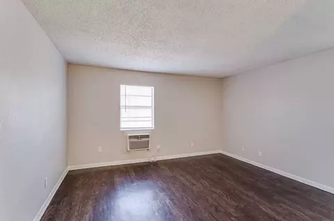 2400 N Nottingham Way, Moore, OK 73160