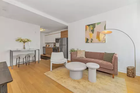 4322 Queens St, New York, NY 11101
