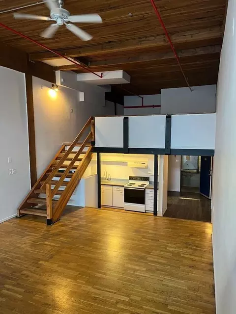625 NW Everett St, Portland, OR 97209
