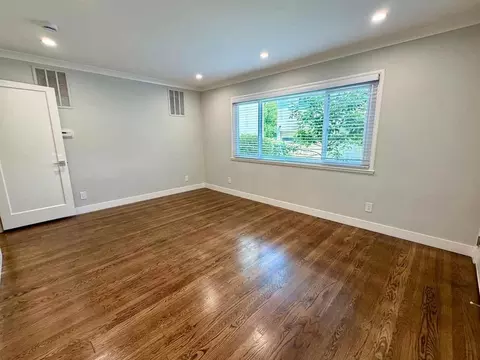 1025 Laurel St, Menlo Park, CA 94025