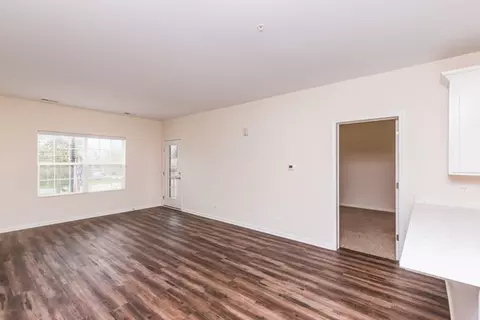 40 W Main St, Lake Zurich, IL 60047