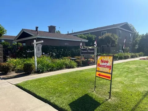 241 W Wilson St, Costa Mesa, CA 92627