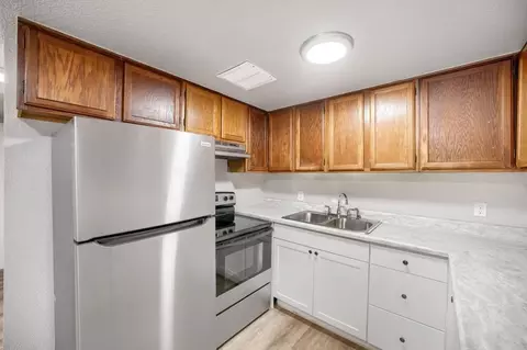 9045 Canyon Dr, Kent, WA 98030