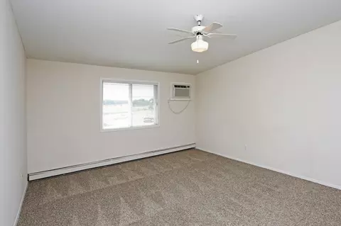 1860 52nd St E, Inver Grove Heights, MN 55077