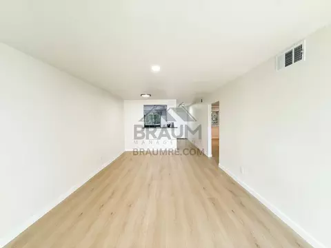 11839 Burbank Blvd, Los Angeles, CA 91607