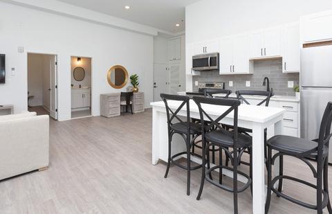 211 Saint Paul St, Baltimore, MD 21202 photo 2