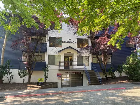 4225 9th Ave NE, Seattle, WA 98105