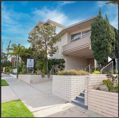 11712 Darlington Ave, Los Angeles, CA 90049