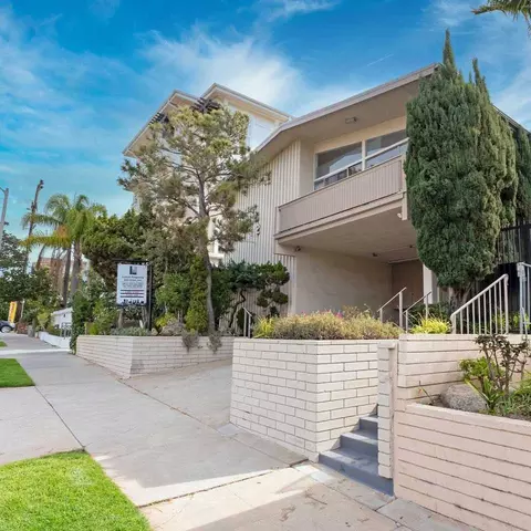 11712 Darlington Ave, Los Angeles, CA 90049