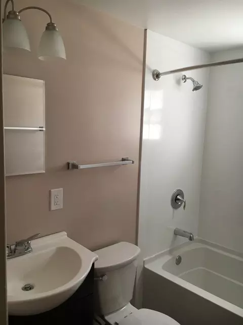1900 Wooster Rd, Rocky River, OH 44116