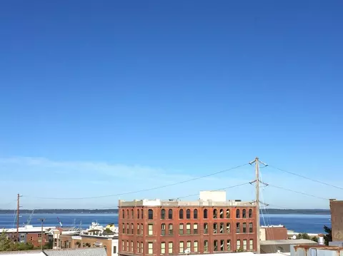1300 Mckenzie Ave, Bellingham, WA 98225