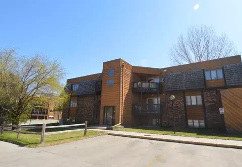 2511 Knight Dr, Grand Forks, ND 58201