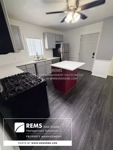 813 Williamson St, Madison, WI 53703