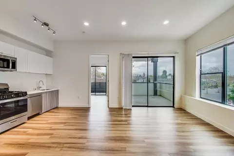 950 63rd St, Oakland, CA 94608