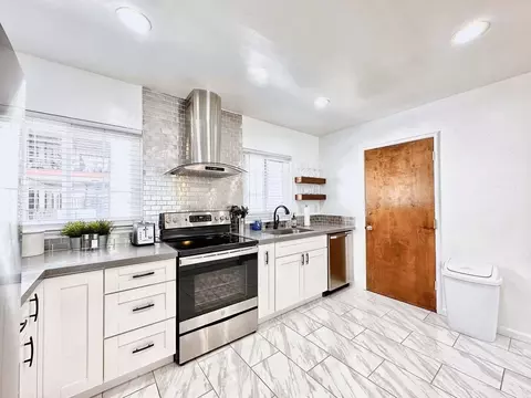 2125 Santa Clara Ave, Alameda, CA 94501