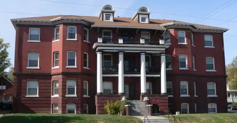 2955 Pacific St, Omaha, NE 68105