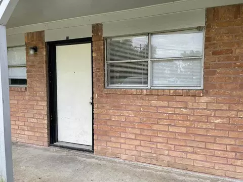 975 Woodrow St, Beaumont, TX 77705