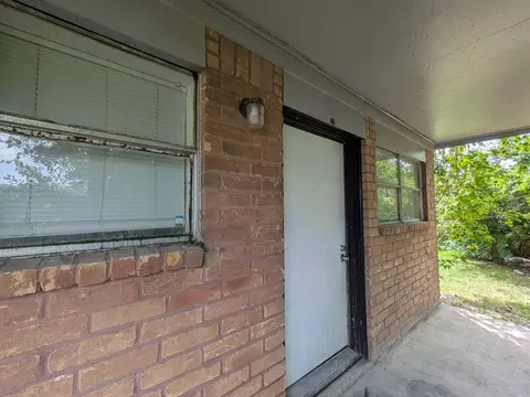 975 Woodrow St, Beaumont, TX 77705