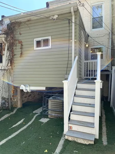 627 Denison St, Baltimore, MD 21229 photo 2