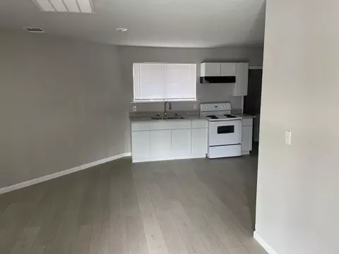 715 New Laredo Hwy, San Antonio, TX 78211 photo 2