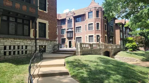 7556 Byron Pl, Clayton, MO 63105