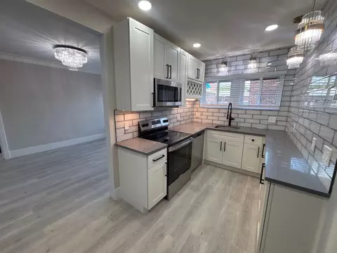 7556 Byron Pl, Clayton, MO 63105