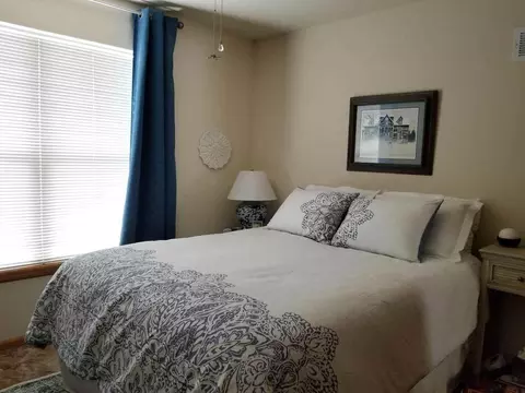 7670 N Euclid Ave, Kansas City, MO 64118