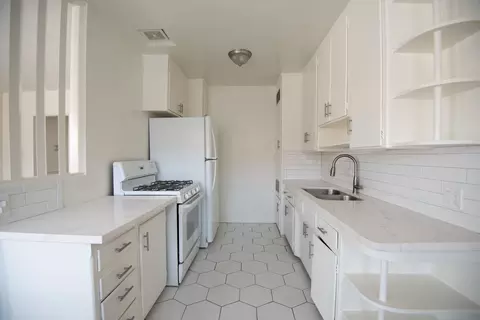 10924 Camarillo St, Los Angeles, CA 91602