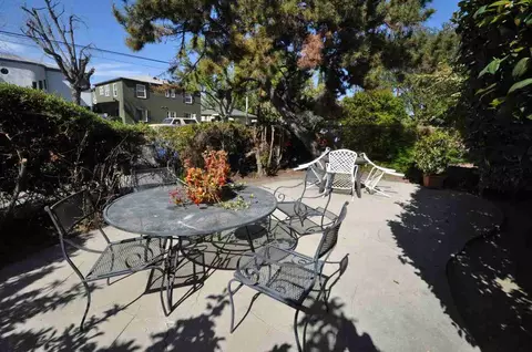 10924 Camarillo St, Los Angeles, CA 91602