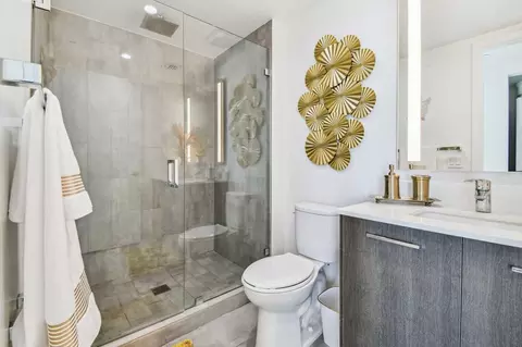 230 NE 4th St, Miami, FL 33132 photo 42