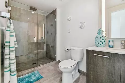 230 NE 4th St, Miami, FL 33132 photo 47