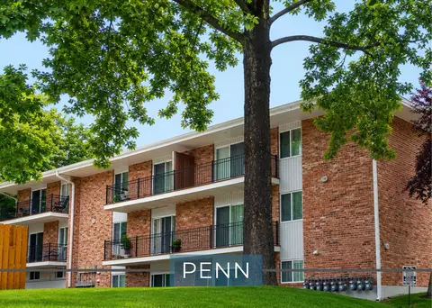 4416 Summit St, Kansas City, MO 64111