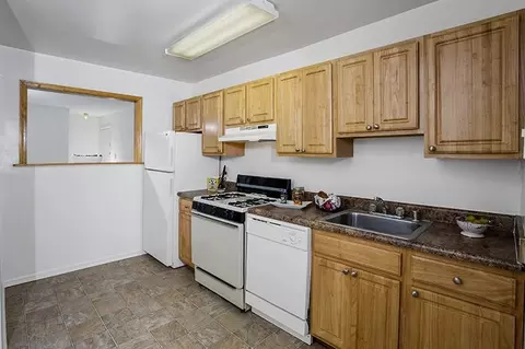 10000 Greenside Dr, Cockeysville, MD 21030 photo 2