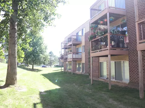 320 Terrace Dr, Flushing, MI 48433