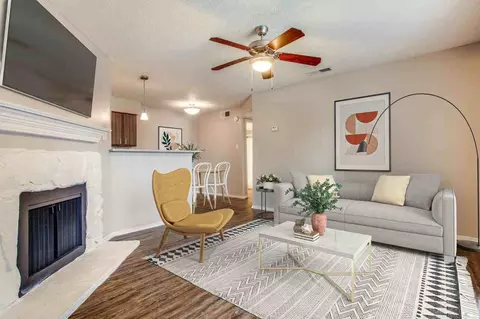 5644 Riverwalk Dr, Benbrook, TX 76109 photo 3