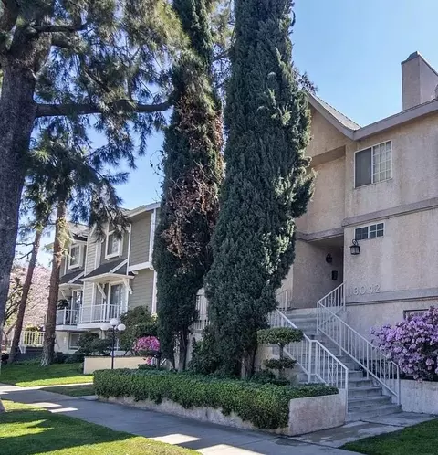 13042 Riverside Dr, Los Angeles, CA 91423