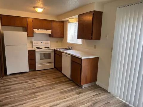 410 S Knott St, Canby, OR 97013